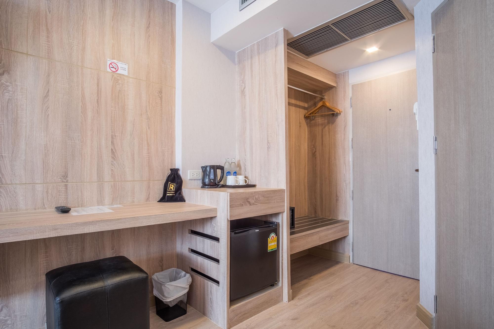 Rodina Beach Hotel Pantai Jomtien Luaran gambar